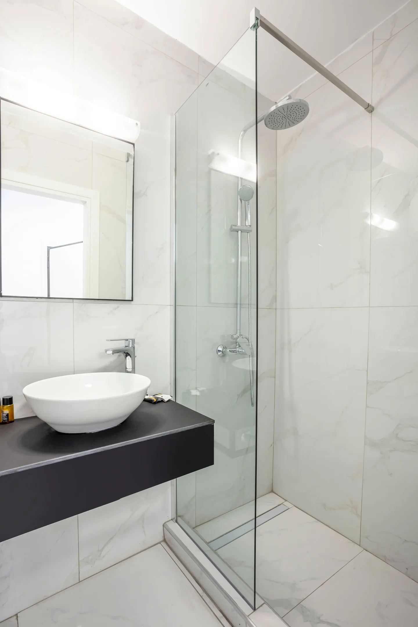 Tiara Holidays - Aris Luxury - 1 bedroom apartment - bathroom